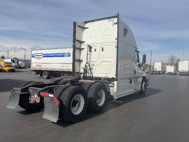 2018 Freightliner Cascadia — photo 7