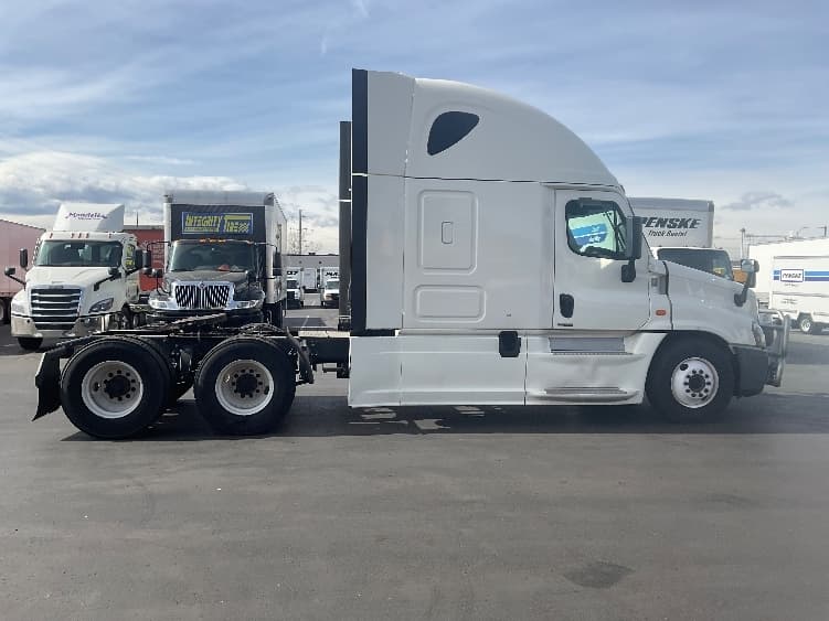 2018 Freightliner Cascadia — photo 8