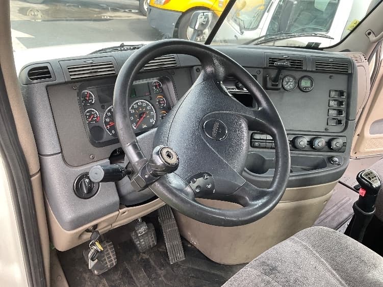 2018 Freightliner Cascadia — photo 10