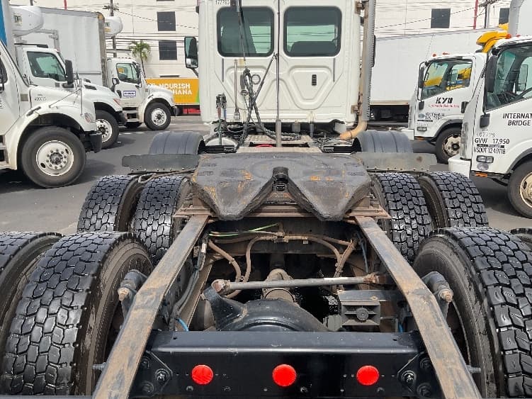 2018 Freightliner Cascadia — photo 6