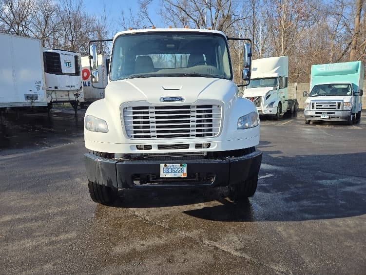 2018 Freightliner M2 106 — photo 2