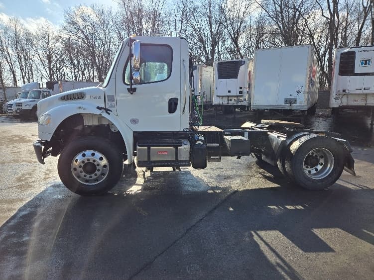 2018 Freightliner M2 106 — photo 4
