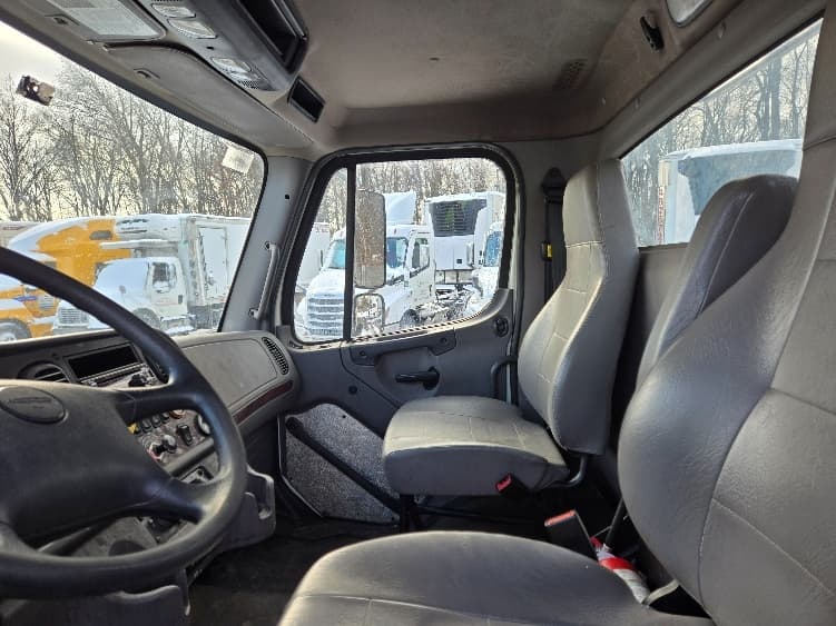 2018 Freightliner M2 106 — photo 10