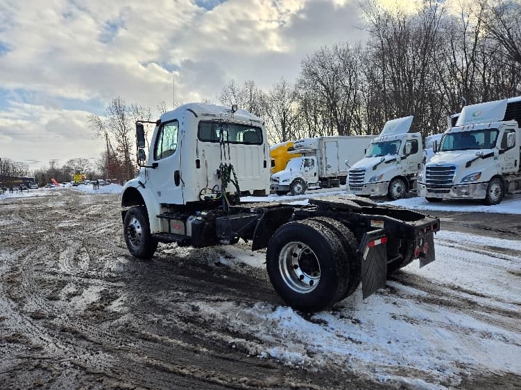 2018 Freightliner M2 106 — photo 5