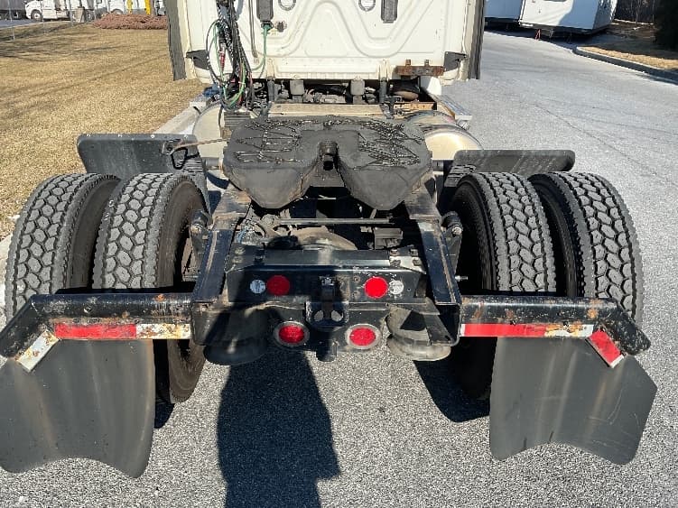 2017 Freightliner Cascadia — photo 6