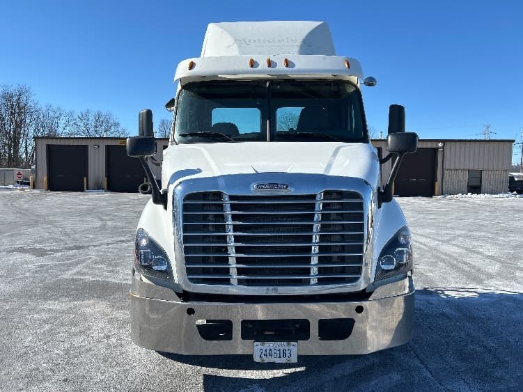 2017 Freightliner Cascadia — photo 2