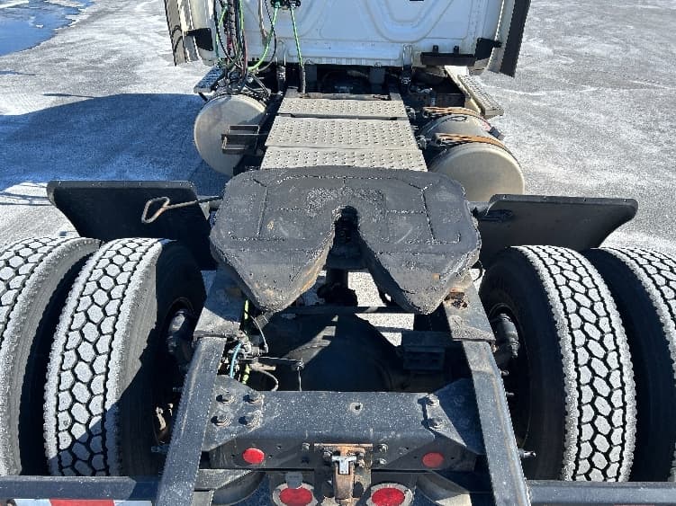 2017 Freightliner Cascadia — photo 6