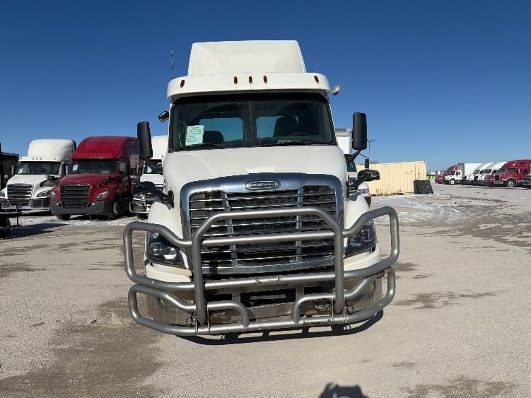 2018 Freightliner Cascadia — photo 2