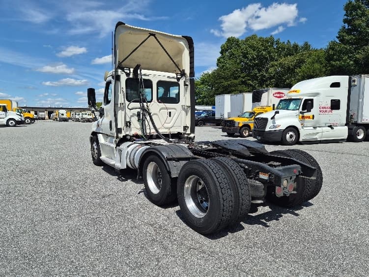 2018 Freightliner Cascadia — photo 5