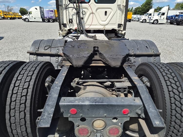 2018 Freightliner Cascadia — photo 6