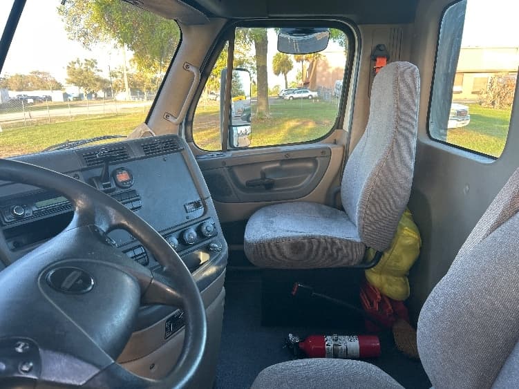 2017 Freightliner Cascadia — photo 10