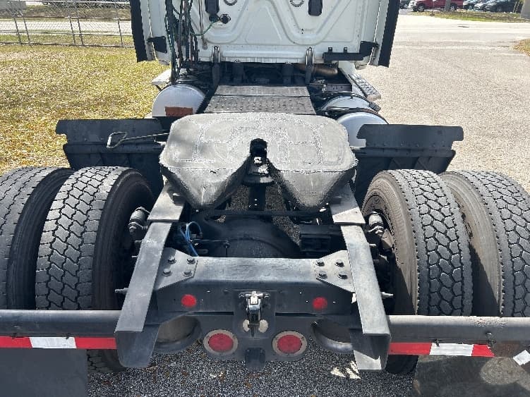 2017 Freightliner Cascadia — photo 6