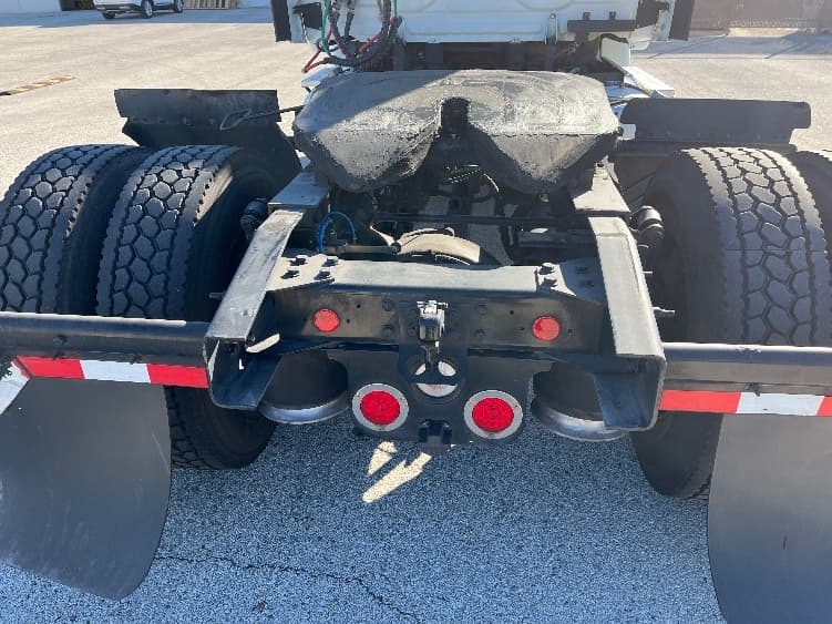 2017 Freightliner Cascadia — photo 6