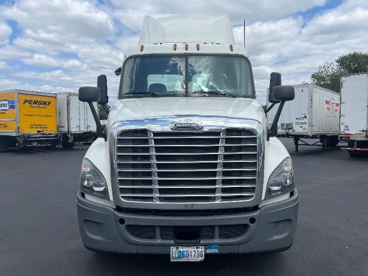 2018 Freightliner Cascadia — photo 2