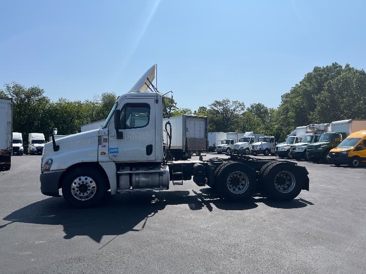 2018 Freightliner Cascadia — photo 4