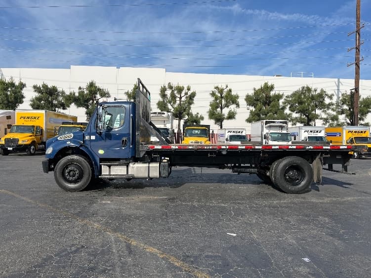 2018 Freightliner M2 106 — photo 4