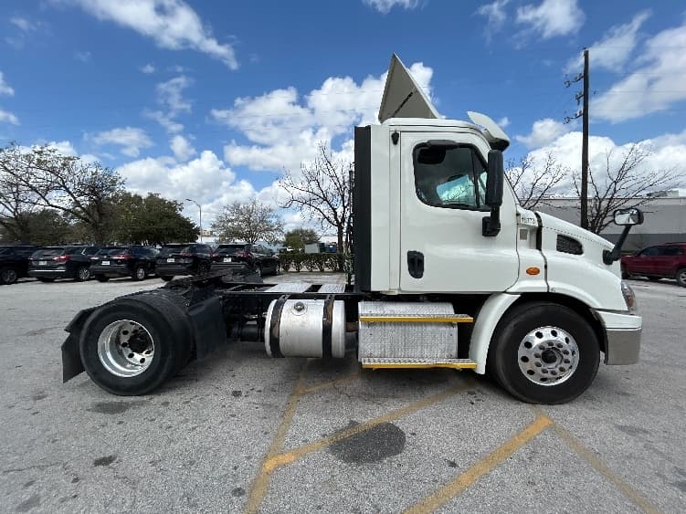 2017 Freightliner Cascadia — photo 8