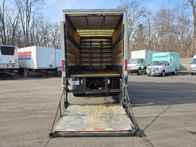 2018 Freightliner M2 106 — photo 9