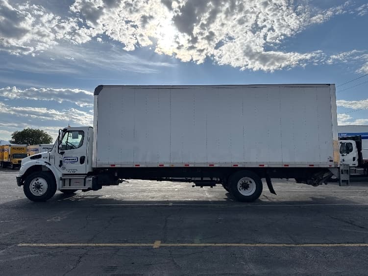 2023 Freightliner M2 106 — photo 4