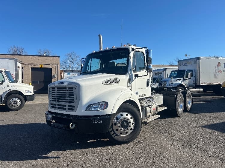 2023 Freightliner M2 112 — photo 3