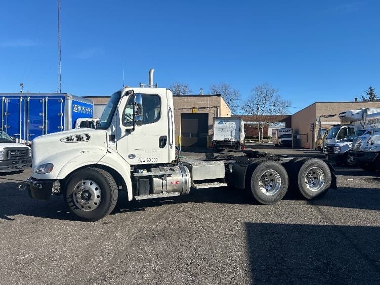 2023 Freightliner M2 112 — photo 4