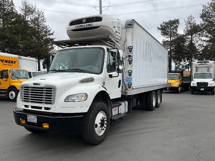 2018 Freightliner M2 106 — photo 3