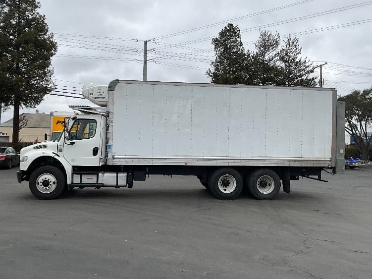2018 Freightliner M2 106 — photo 4