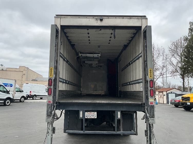 2018 Freightliner M2 106 — photo 8