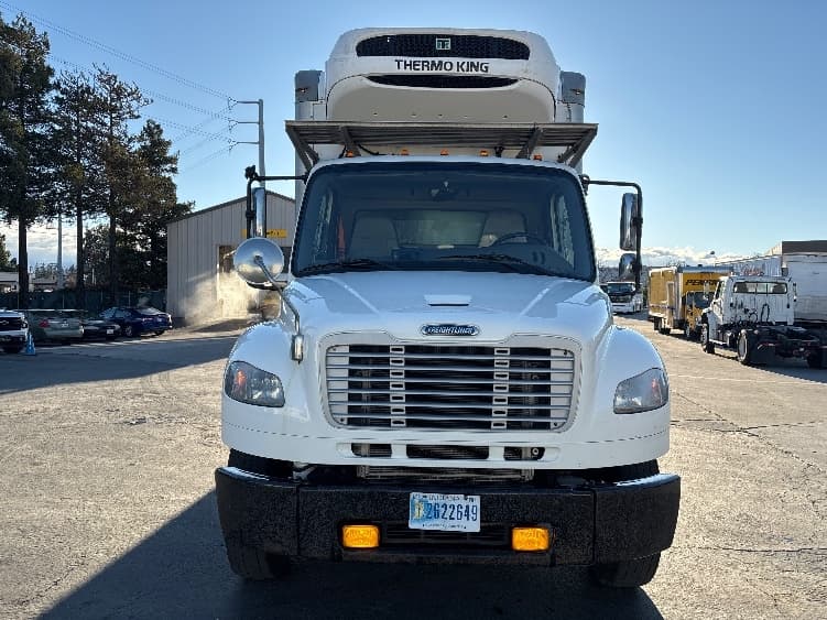 2018 Freightliner M2 106 — photo 2
