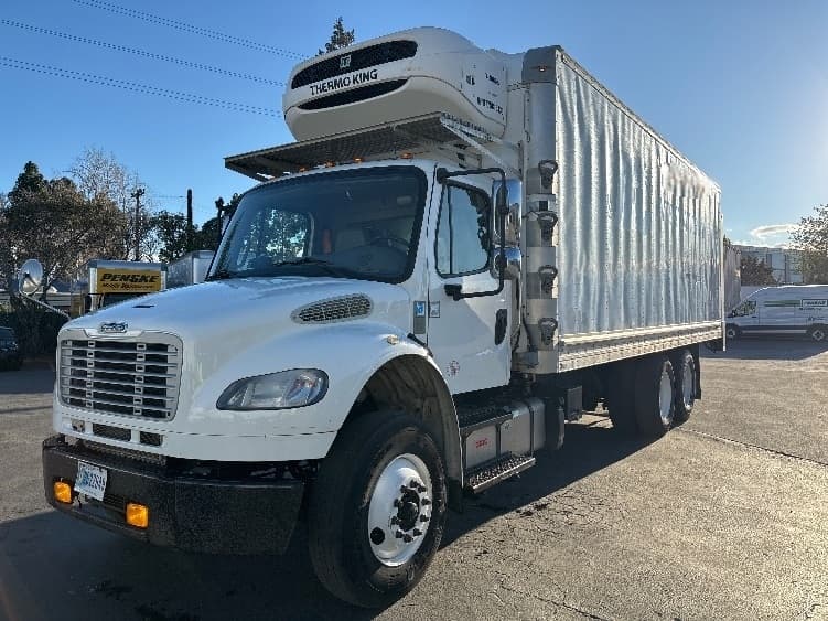 2018 Freightliner M2 106 — photo 3