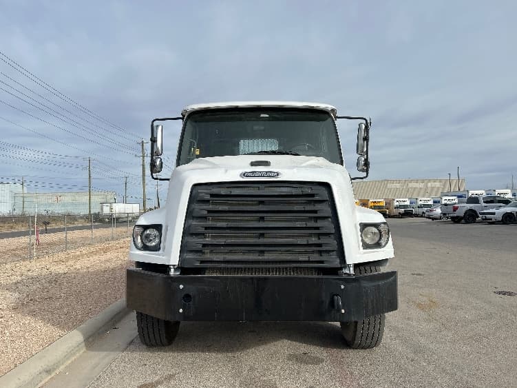 2017 Freightliner 114SD — photo 2