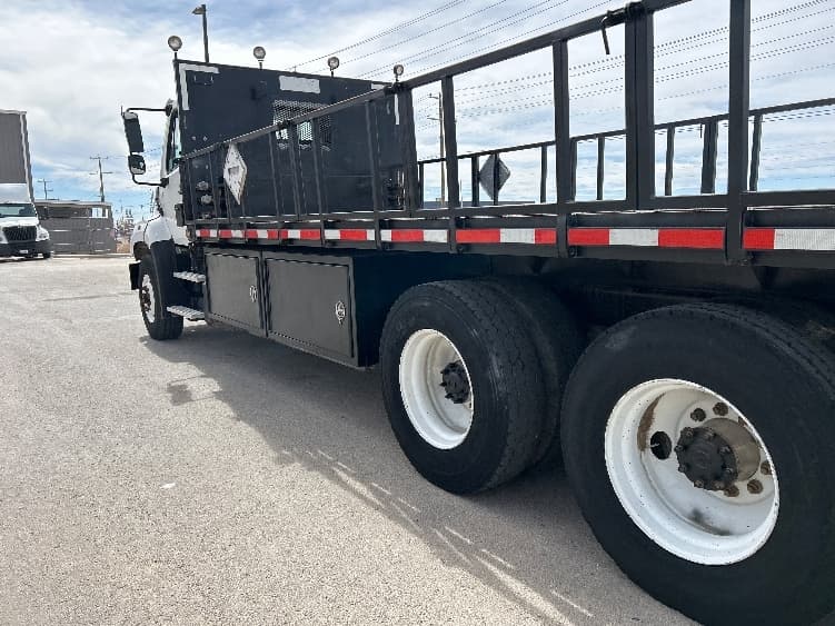 2017 Freightliner 114SD — photo 5