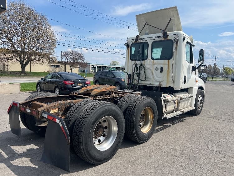 2018 Freightliner Cascadia — photo 5