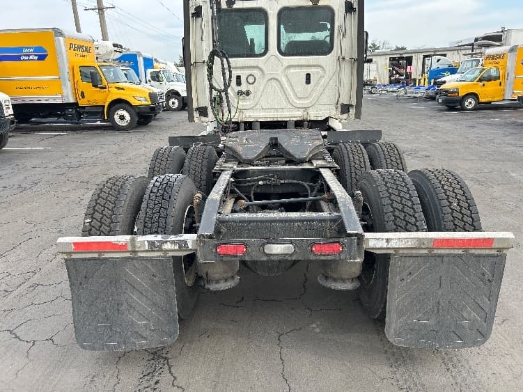 2018 Freightliner Cascadia — photo 6
