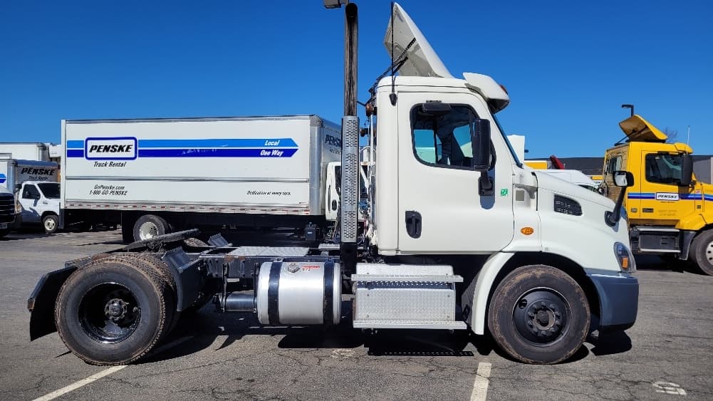 2017 Freightliner Cascadia — photo 8