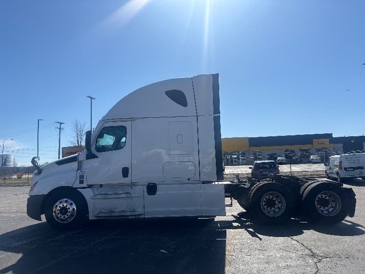 2023 Freightliner Cascadia — photo 3