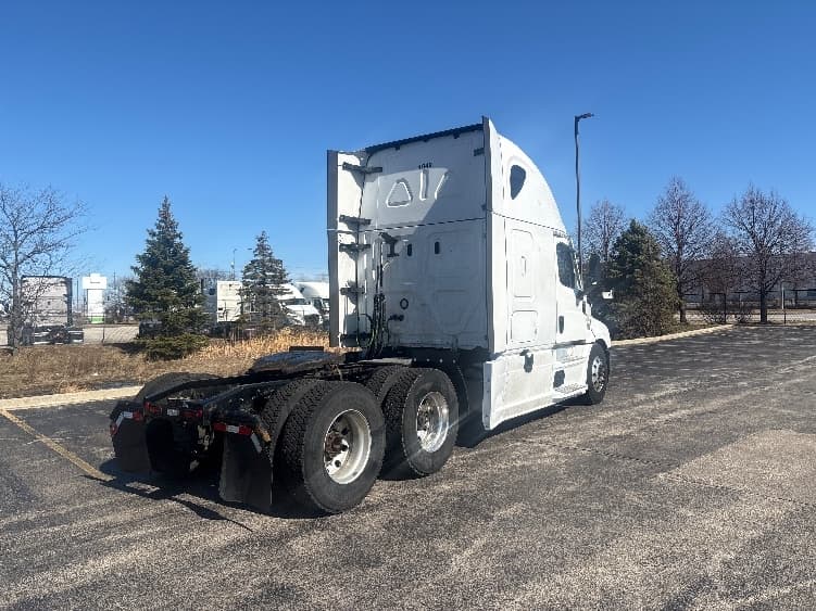 2023 Freightliner Cascadia — photo 6