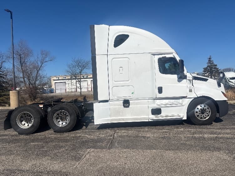 2023 Freightliner Cascadia — photo 7