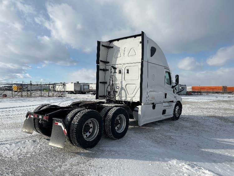 2023 Freightliner Cascadia — photo 7