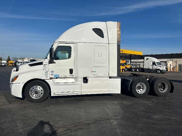 2023 Freightliner Cascadia — photo 4