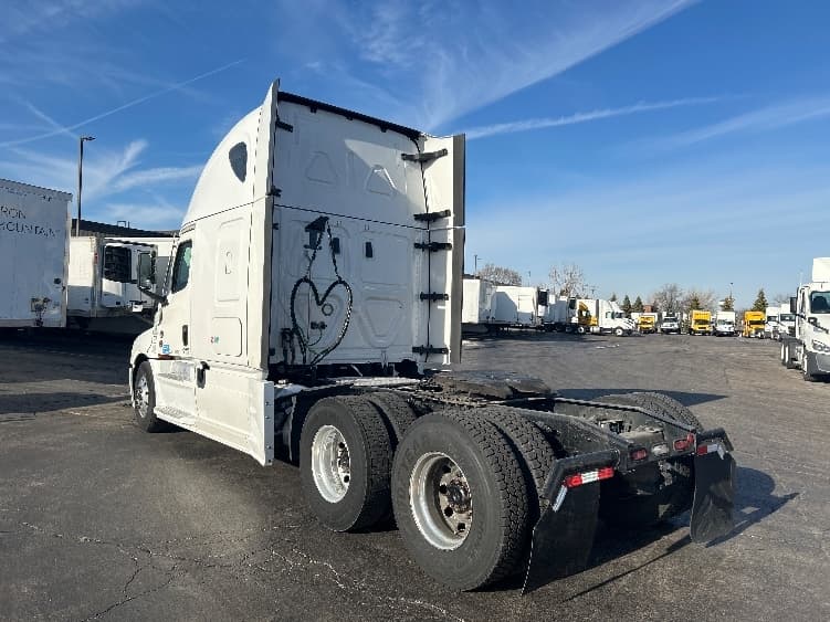 2023 Freightliner Cascadia — photo 5