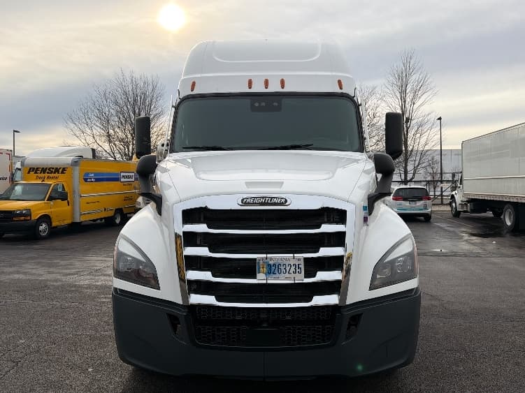 2023 Freightliner Cascadia — photo 2