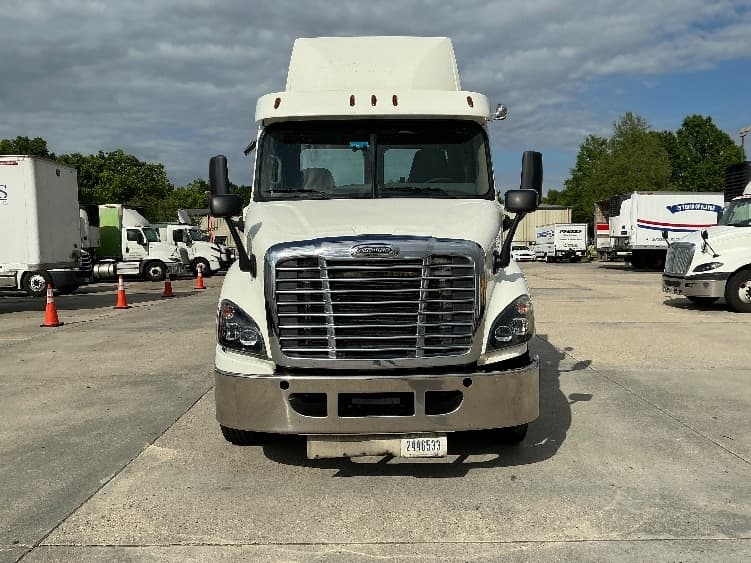 2017 Freightliner Cascadia — photo 2