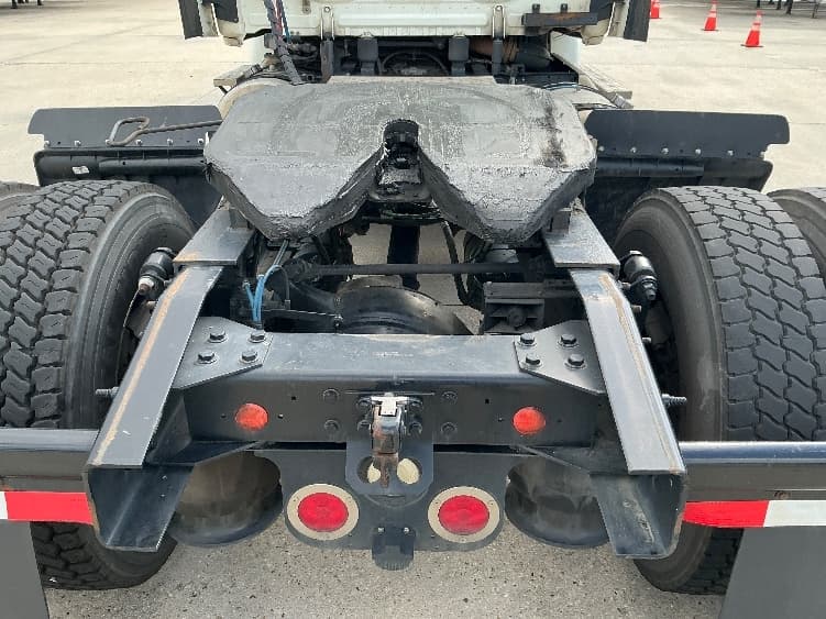 2017 Freightliner Cascadia — photo 6