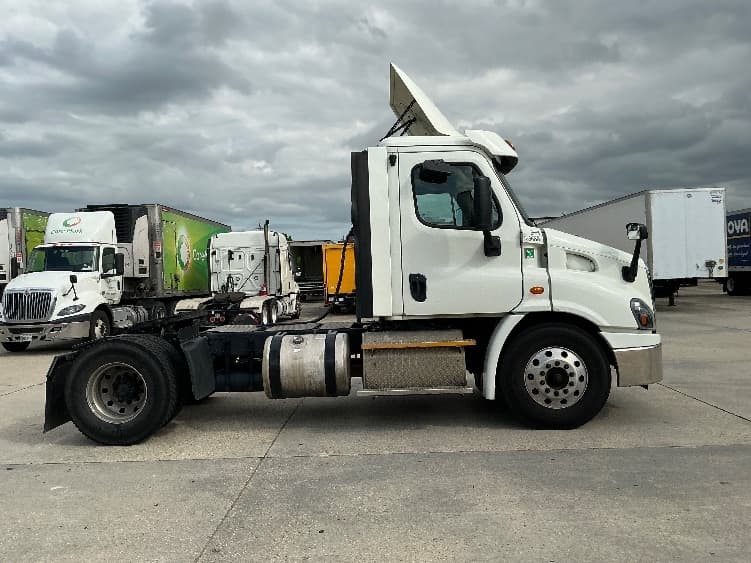 2017 Freightliner Cascadia — photo 8