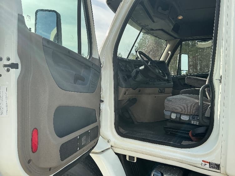 2017 Freightliner — photo 9