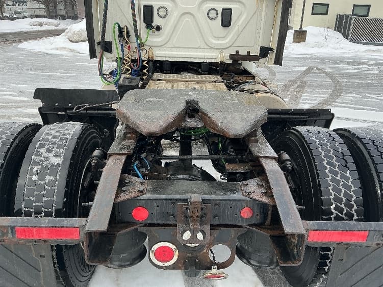 2017 Freightliner Cascadia — photo 6