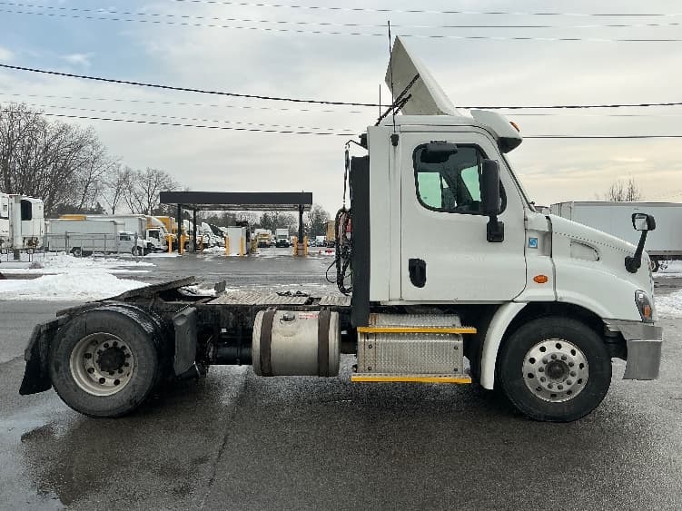 2017 Freightliner Cascadia — photo 8