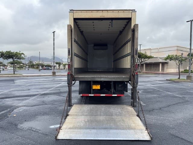 2018 Freightliner M2 106 — photo 9