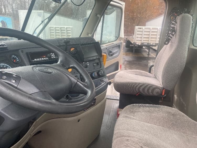 2017 Freightliner Cascadia — photo 10